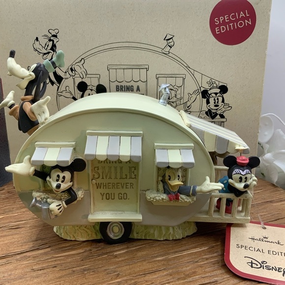 Disney Mickey Friends Camper "Bring a Smile Wherever You Go"  Figurine - Picture 1 of 7
